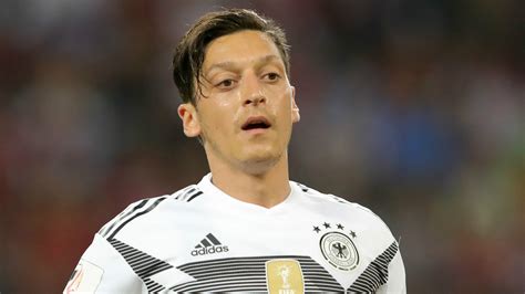 Mesut Ozil News Dropped Arsenal Stars Problems Now Extend To Germany