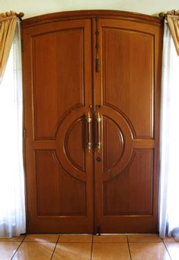 Adapun fungsi kusen yakni tempat meletakkan pintu dan jendela. JUAL KUSEN PINTU, KAYU JATI, KAYU KAMPER, KAYU MERANTI ...