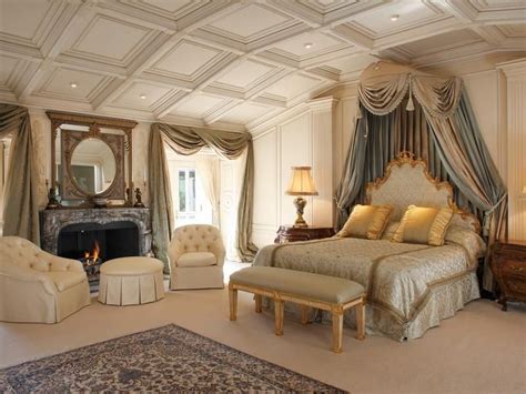Traditional Master Bedroom With Carpet Cathedral Ceiling Zillow Digs Zillow
