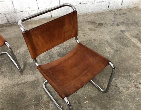 Bonjour, a vendre 5 chaises de marcel breuer, model crée en 1928 et appellé b33. Ensemble de 4 chaises cuir fauve Marcel BREUER modèle B33