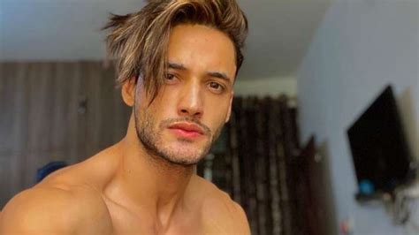 Asim riaz & himanshi khurana. Bigg Boss star badly injured after guys on bike attacked ...