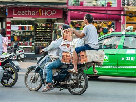 Tuyển việt nam sẽ lần lượt gặp các đối thủ indonesia, malaysia và uae vào các ngày tương ứng 7/6, 11/6 và 15/6. Bài viết tiếng Anh về GIAO THÔNG ở Việt Nam - HƯỚNG DẪN ...