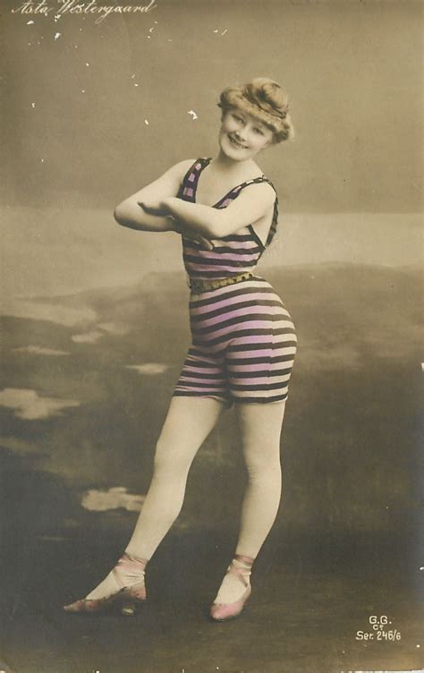 Pin By Marty Fried On Old Photos Vintage Photos Women Vintage Swimwear Bathing Beauties