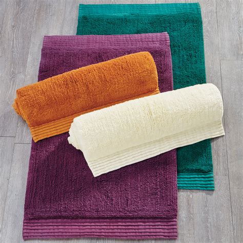 They soak up the drip, drop, and spills after baths and other bathroom activities thus preventing slipping. 24" x 40" Cotton Pleated Bath Rug| Bath Rugs & Bath Mats | Brylane Home