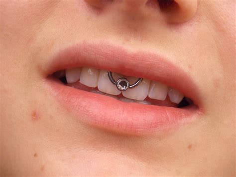 Julias Beauty Blog How To Mein Lippenbändchen Piercing Smiley