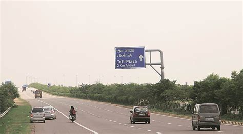 3 Dead In Accident On Yamuna Expressway Top Indi News