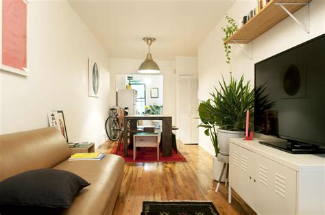 House Tour A Railroad Apartment In Nyc Apartment Therapy