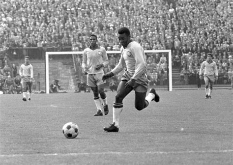Photo Pelé Lors Du Match Brésil Allemagne Ancienne République