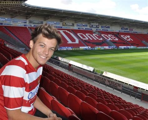 One Directions Louis Tomlinson Signs With English Soccer Club