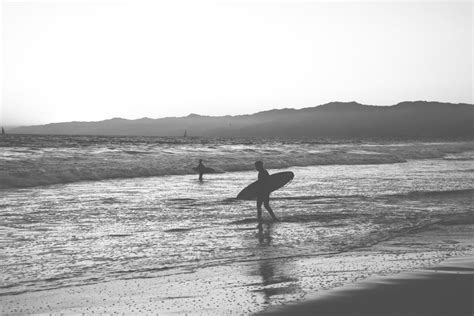 Images Gratuites homme plage mer côte le sable océan horizon silhouette du froid noir