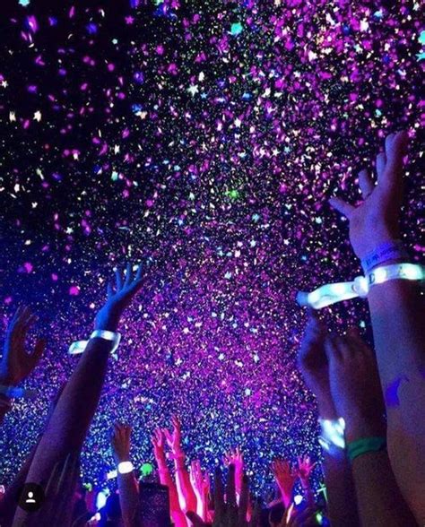 Purple Party People Nightlife Aesthetic Glitter Lights Fotos Emocionantes Festivais Coldplay