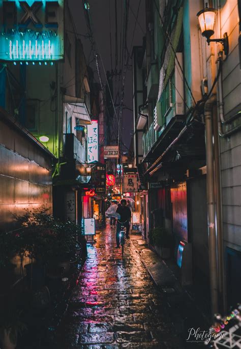 Itap Of A Japanese Alley In The Rain Photo Background