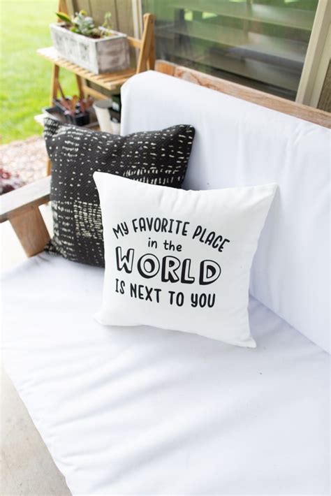 Diy Throw Pillow Easy Project With Cricut