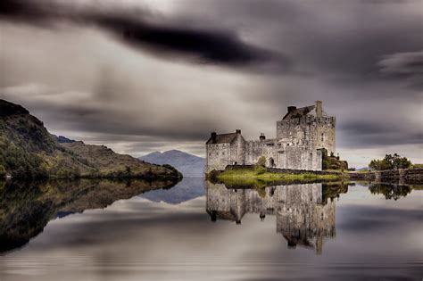 13 Eilean Donan Castle Hd Wallpapers Background Images Wallpaper Abyss