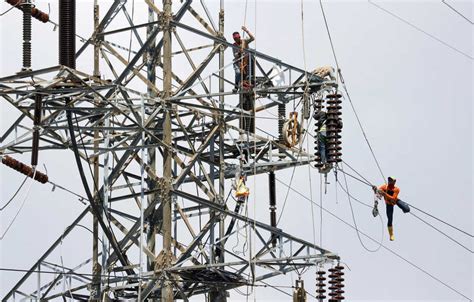 Jenis jenis panel listrik, dan sistim distribusi listrik, pendistribusian listrik dari gardu pln. PLN Selesaikan SUTT Ruteng-Labuan Bajo