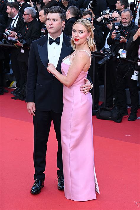 Scarlett Johanssons Pink Dress With Colin Jost At Cannes Photos