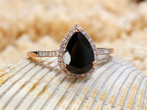 Black Spinel Engagement Ring And Diamond Pear Halo Goccia 25ct Etsy