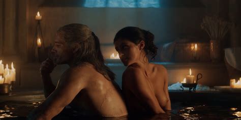 Anya Chalotra topless na série The Witcher Tomates Podres