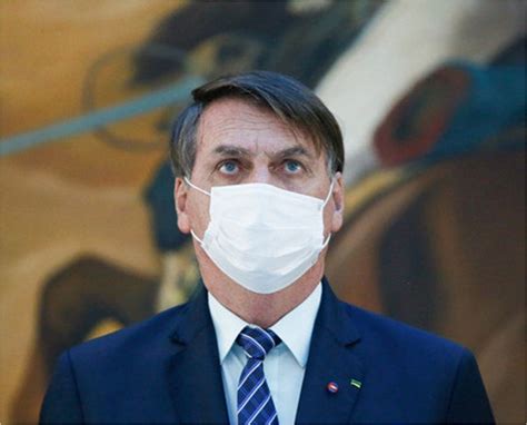 Bolsonaro disse ser alvo de canalhas, pediu pergunta decente e mostrou descontrole. Bolsonaro chama repórter da TV Aratu de "idiota" durante ...