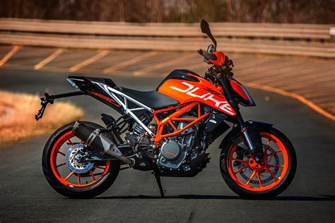 The ktm 390 duke is a pure example of what draws so many to the thrill of street motorcycling. KTM 390 Duke Price, Mileage, Images, Colours, Specs, Reviews