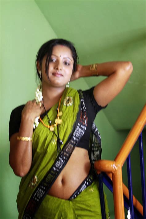 Telugu Actress Sunitha Hot Navel In Half Saree Hd Stills
