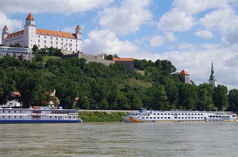 Két nagy történelmi terület alkotja: Szlovákia már 19 országba engedélyezi a kiutazást