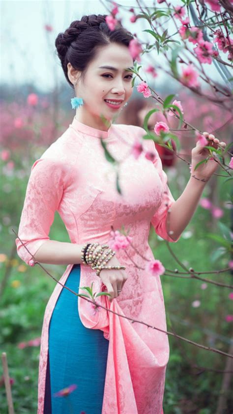 Vietnamese long dress | Vietnamese clothing, Asian beauty, Vietnamese traditional dress