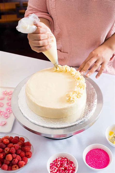In order to easily lift your cake to put it on a stand, you will need this cake plate! The Best Cake Decorating Tools: A Foodal Buying Guide