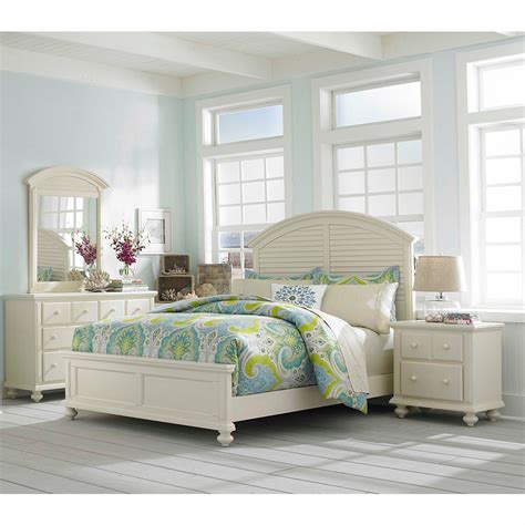 Broyhill bedroom furniture from amzn.to/broyhillbedroomfurnitures is synonymous with type, innovation and sensible luxury. Broyhill - Seabrooke 4 Piece King Panel Bedroom Set