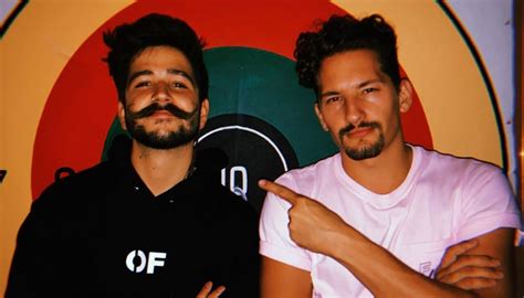 Mau & ricky is a venezuelan latin pop and reggaeton duo formed by the singer and songwriter brothers mau (born august 17, 1993, as mauricio alberto reglero rodriguez) and ricky (born november 21, 1990, as ricardo andres reglero rodriguez jr.). Mau y Ricky estrenan sencillo "Mal de la cabeza" con Becky G