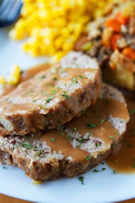 Turkey meatloaf is a favorite in our house! Thanksgiving Turkey Meatloaf Recipe | Lauren's Latest
