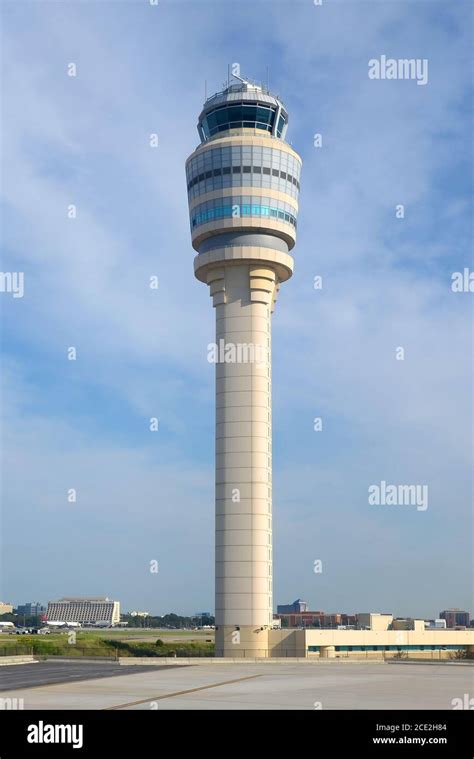 Torre De Control De Tráfico Aéreo Del Aeropuerto Internacional