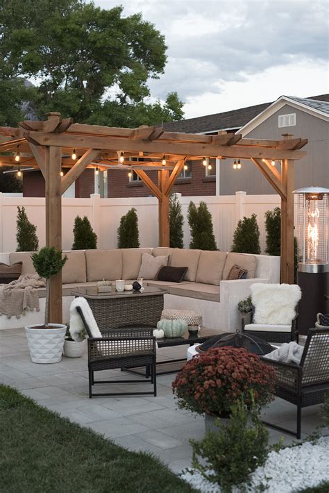 You don't need a huge space for outdoor fun. Transitioning the Backyard for Fall - Room for Tuesday Blog