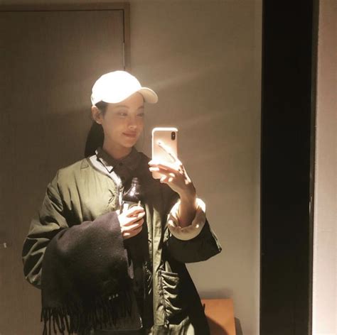 𝚋𝚎𝚝𝚛𝚊𝚢𝚘𝚘𝚗𝚐𝚒 Oh Yeon Seo Selfie Mirror Selfie