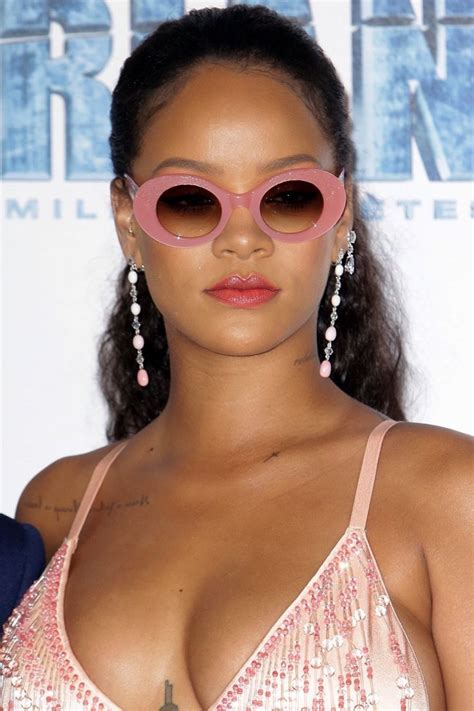fentyaddicted rihanna looks rihanna riri celebrity sunglasses