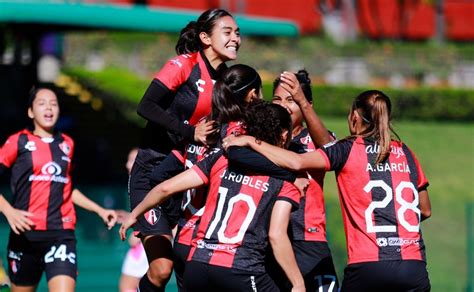 Liga Mx Femenil Jugadoras Del Atlas Festejan Los 105 Años