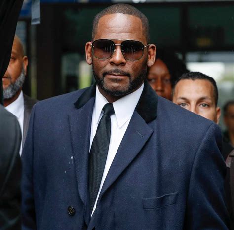 R Kelly First Male Accuser Testifies Against Him Says The Singer Gave Him Oral Sex