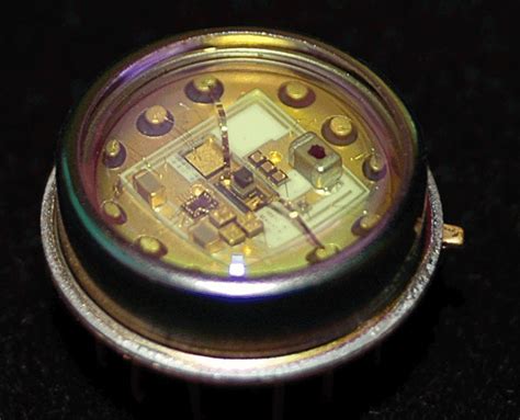 350 Mhz High Gain Near Infrared Apd Photoreceiver Engineered For Low