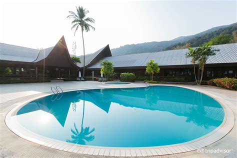 This pristine island is home to a myriad of marine life and is also regarded as one of the finest dive destinations in malaysia. Berjaya Tioman Resort
