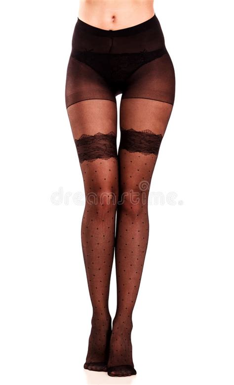 piernas femeninas delgadas largas en medias negras imagen de archivo imagen de media negro