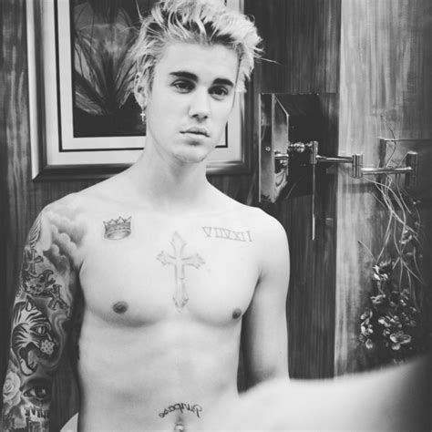 Justin Bieber Faz Nude E Mostra Bumbum Em Foto Ao Ar Livre Confira