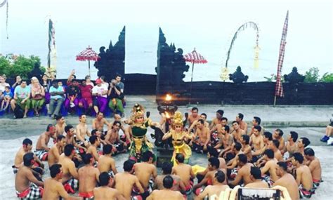 Gambar Tari Kecak Uluwatu Bali Jadwal Pertunjukan Harga Tiket Masuk
