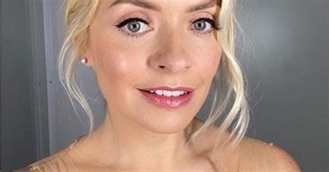 Holly Willoughby Wears White Bath Towel For Breakfast In Bed Mothers