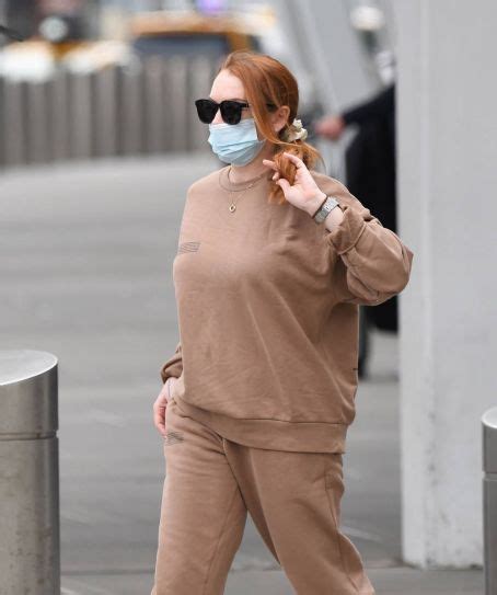 Lindsay Lohan Steps Out In New York City Lindsay Lohan Picture 107753986 454 X 543