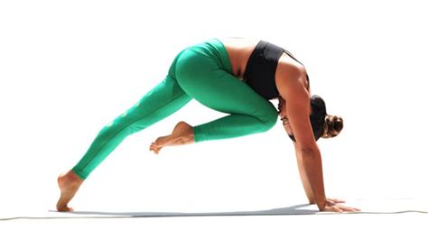 Two Fit Moms Picks 8 Best Yoga Poses For The Core Core Yoga Poses Strength Yoga Cool Yoga