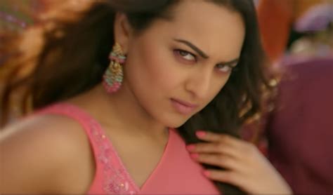 Exclusive Sonakshi Sinha To Wear Pop Up Neon Colour Sarees In Dabangg 3 Hindi Movie News