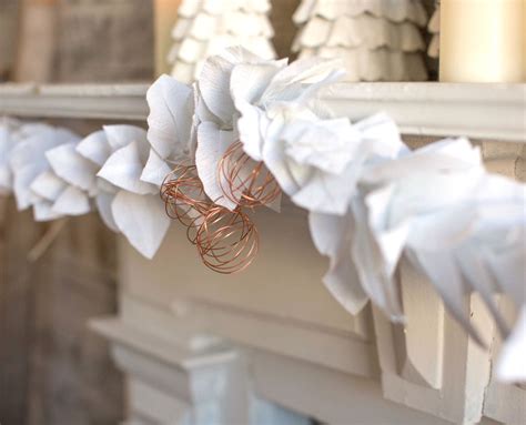 how to make a paper christmas garland better homes and gardens