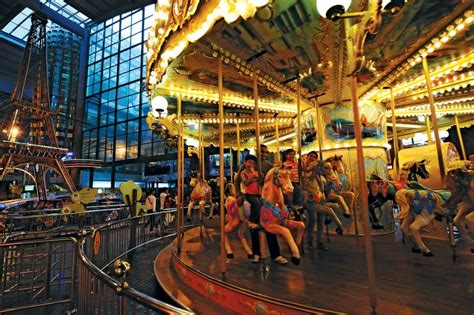 You can rest assured knowing that by booking direct with us, you will ensure not only an amazing deal but experience the amazing themed nightclubs, restaurants, shopping, cinema and street performances. Genting Day Trip from Kuala Lumpur Price 2020 + [Online ...