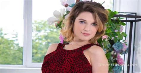 Serena Wood Biography Thenextwired