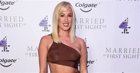 Married At First Sight Uk S Morag Sizzles In Tiny Crop Top As She Poses For Bedroom Snap Daily